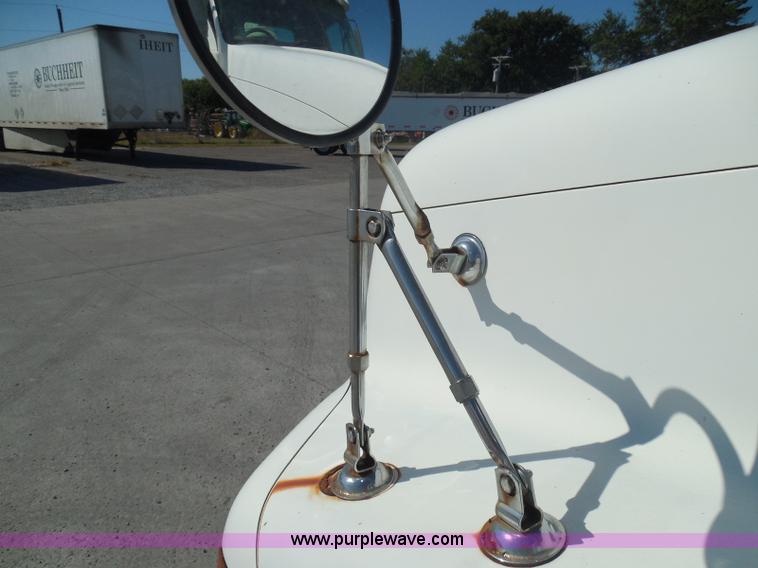 image for item K7529 2001 Freightliner CST120 crane truck