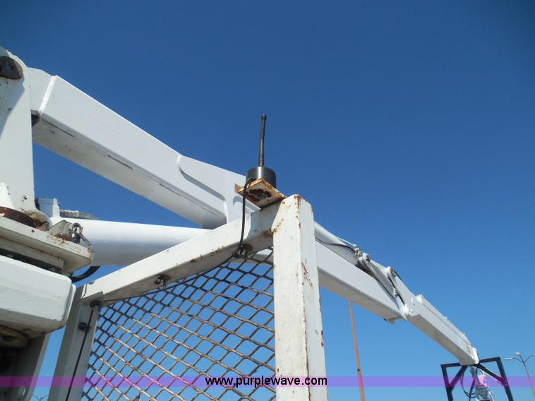 image for item K7529 2001 Freightliner CST120 crane truck