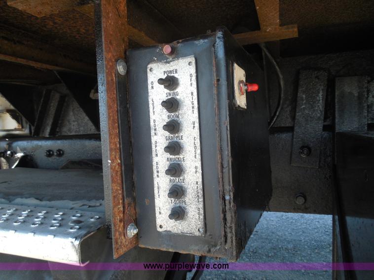 image for item K7529 2001 Freightliner CST120 crane truck