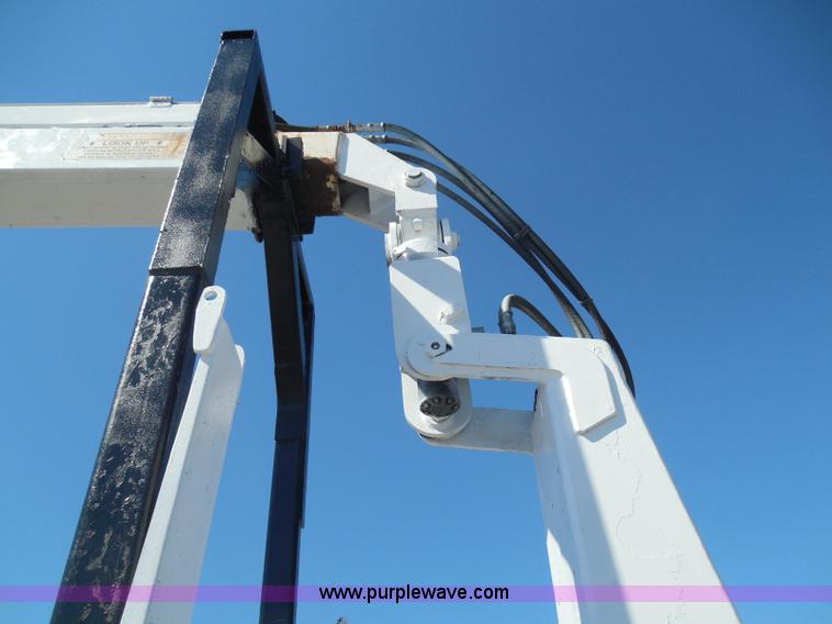 image for item K7529 2001 Freightliner CST120 crane truck