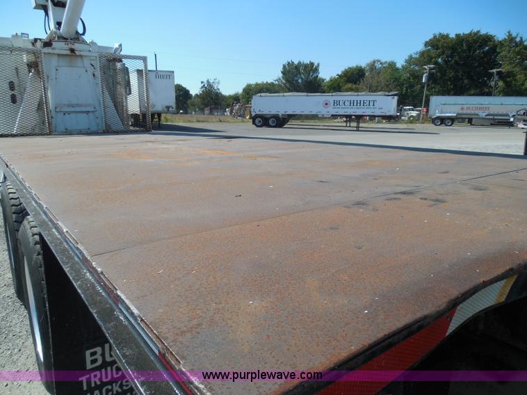 image for item K7529 2001 Freightliner CST120 crane truck