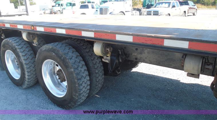 image for item K7529 2001 Freightliner CST120 crane truck