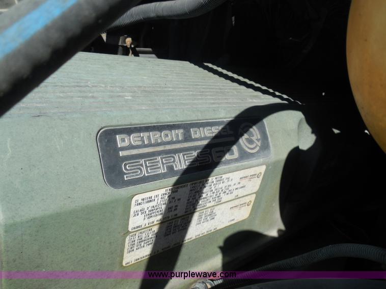 image for item K7529 2001 Freightliner CST120 crane truck