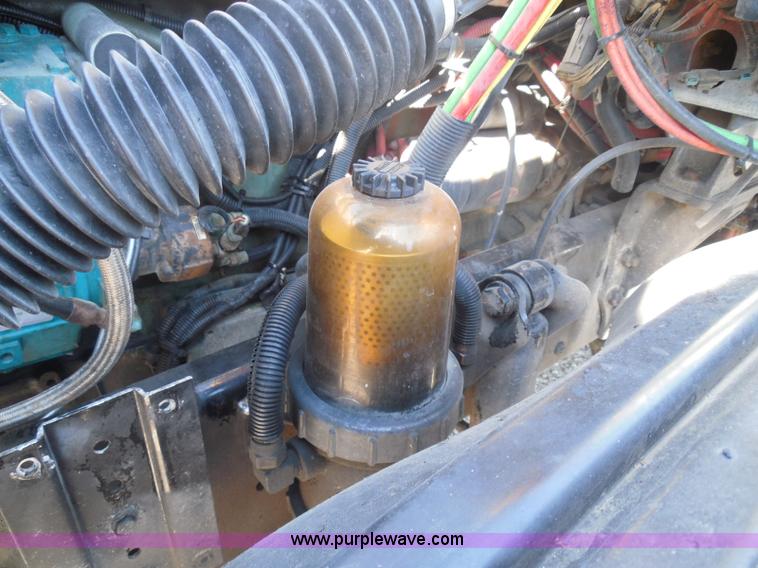 image for item K7529 2001 Freightliner CST120 crane truck