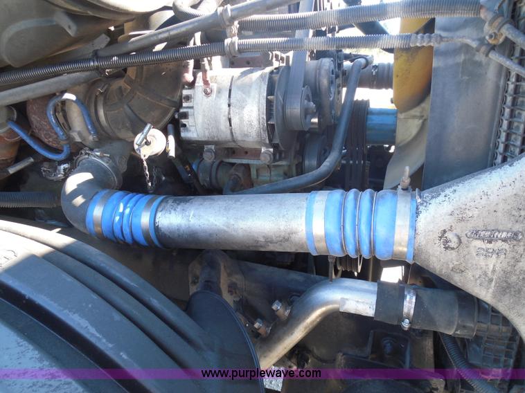 image for item K7529 2001 Freightliner CST120 crane truck