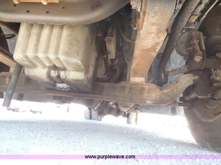 image for item K7529 2001 Freightliner CST120 crane truck