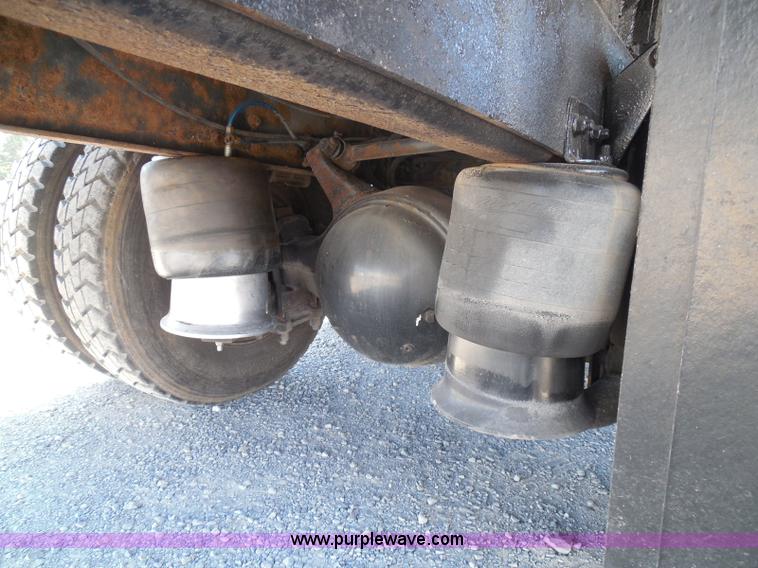 image for item K7529 2001 Freightliner CST120 crane truck