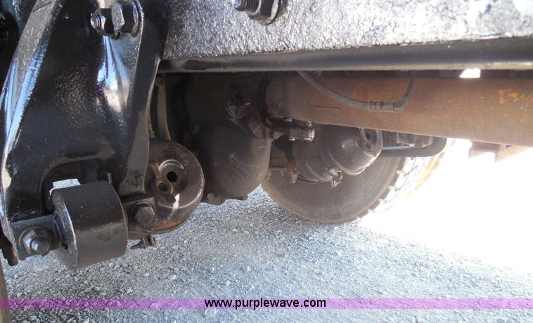 image for item K7529 2001 Freightliner CST120 crane truck