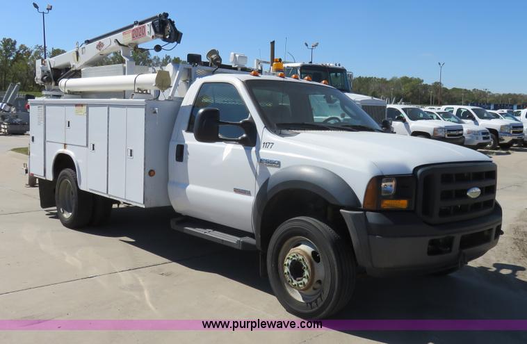 image for item L2283 2007 Ford F550 Super Duty service truck with crane