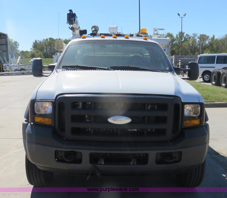 image for item L2283 2007 Ford F550 Super Duty service truck with crane