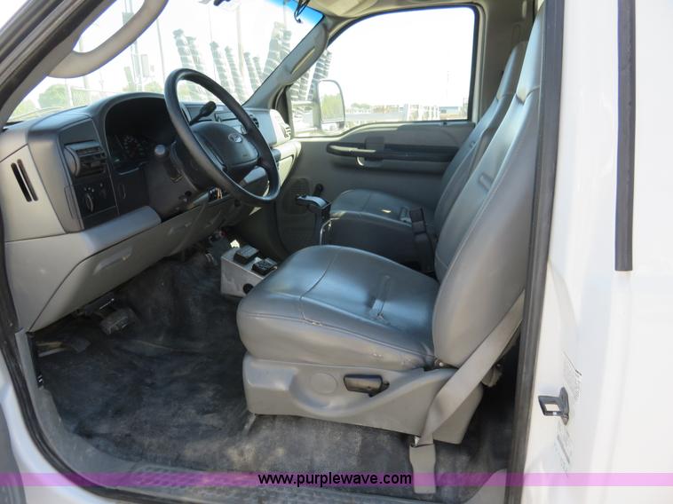 image for item L2283 2007 Ford F550 Super Duty service truck with crane