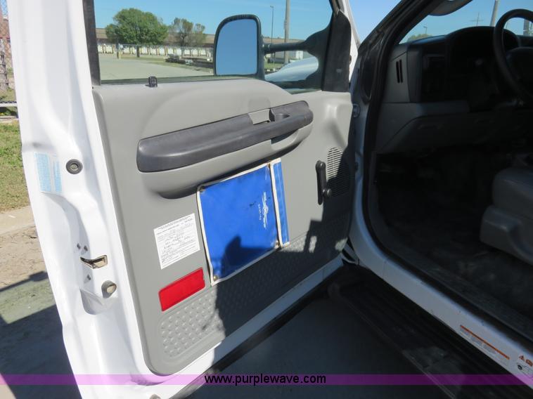 image for item L2283 2007 Ford F550 Super Duty service truck with crane