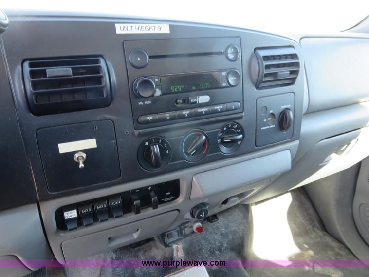 image for item L2283 2007 Ford F550 Super Duty service truck with crane