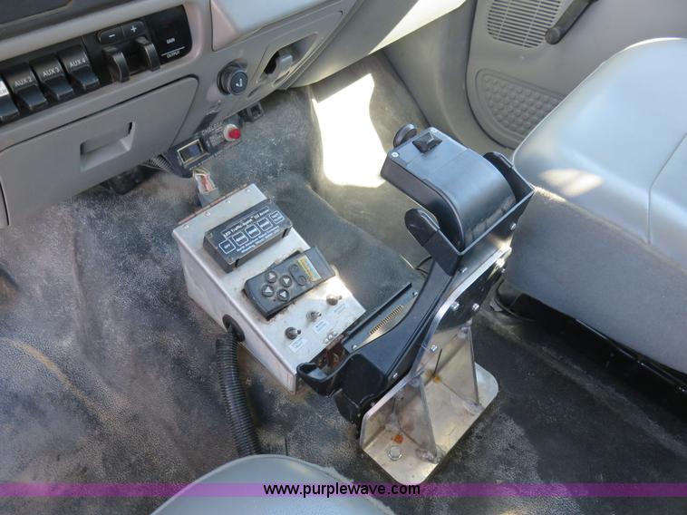 image for item L2283 2007 Ford F550 Super Duty service truck with crane