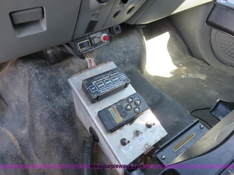 image for item L2283 2007 Ford F550 Super Duty service truck with crane