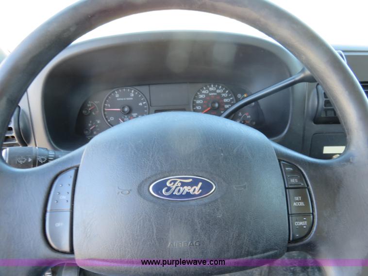 image for item L2283 2007 Ford F550 Super Duty service truck with crane