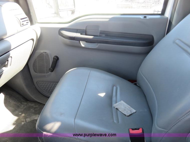 image for item L2283 2007 Ford F550 Super Duty service truck with crane