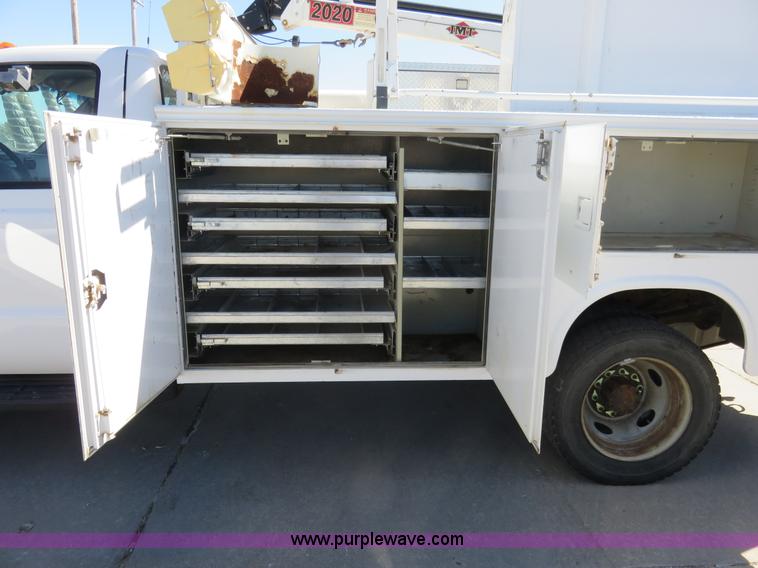 image for item L2283 2007 Ford F550 Super Duty service truck with crane