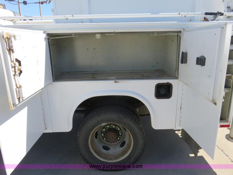 image for item L2283 2007 Ford F550 Super Duty service truck with crane
