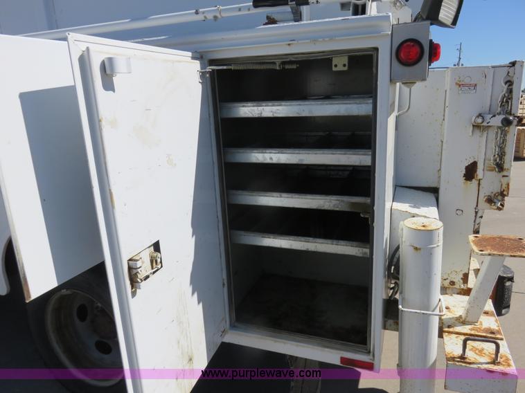 image for item L2283 2007 Ford F550 Super Duty service truck with crane