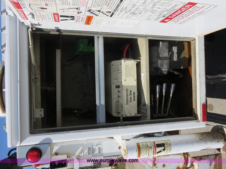 image for item L2283 2007 Ford F550 Super Duty service truck with crane