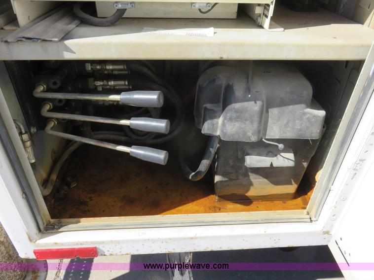 image for item L2283 2007 Ford F550 Super Duty service truck with crane