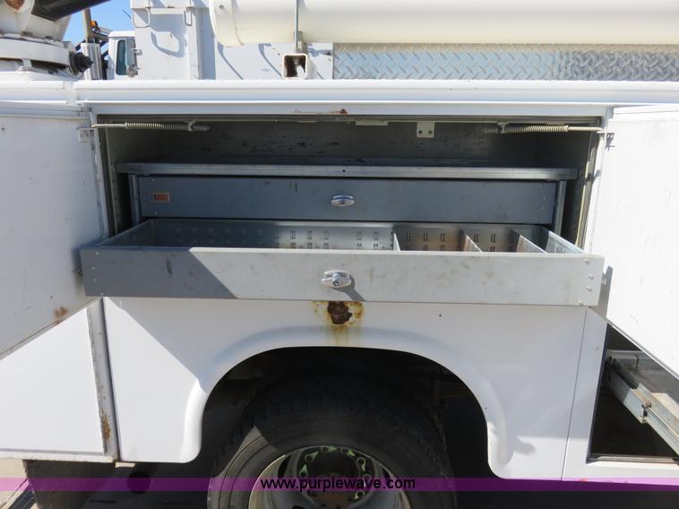 image for item L2283 2007 Ford F550 Super Duty service truck with crane