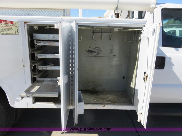 image for item L2283 2007 Ford F550 Super Duty service truck with crane