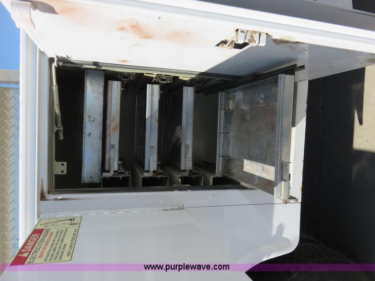 image for item L2283 2007 Ford F550 Super Duty service truck with crane