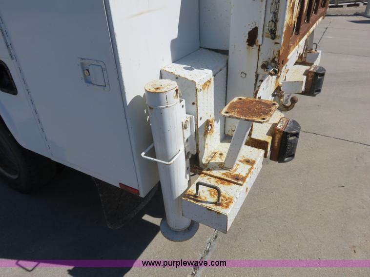 image for item L2283 2007 Ford F550 Super Duty service truck with crane