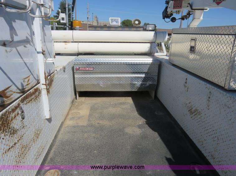 image for item L2283 2007 Ford F550 Super Duty service truck with crane