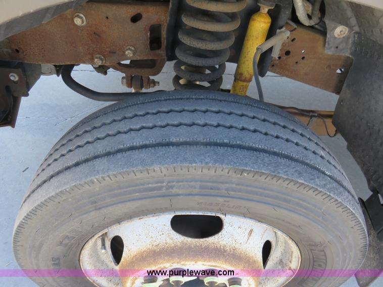 image for item L2283 2007 Ford F550 Super Duty service truck with crane