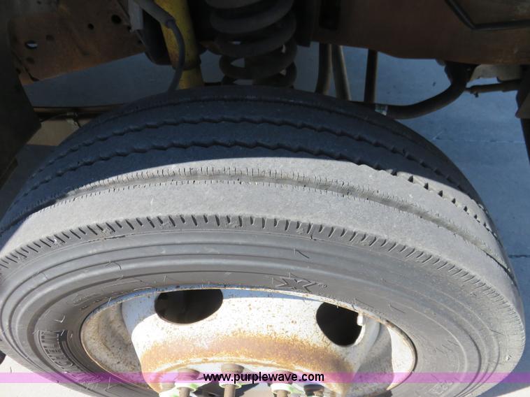 image for item L2283 2007 Ford F550 Super Duty service truck with crane