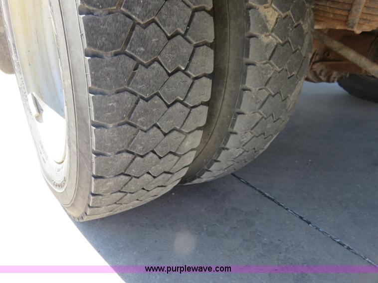 image for item L2283 2007 Ford F550 Super Duty service truck with crane