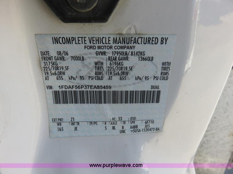 image for item L2283 2007 Ford F550 Super Duty service truck with crane