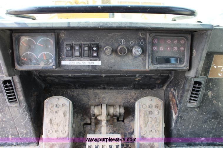 image for item L2292 2002 Caterpillar 963C track loader