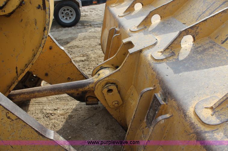 image for item L2292 2002 Caterpillar 963C track loader