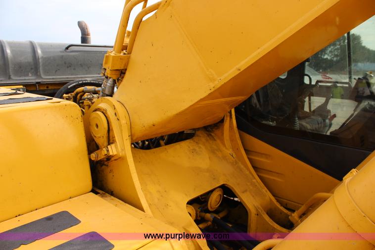 image for item L2293 2006 Komatsu PC400LC-7 excavator