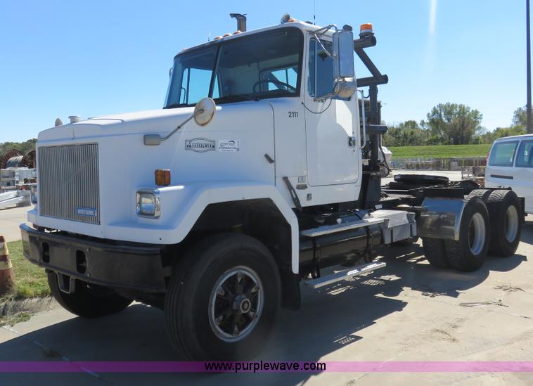 image for item L2328 1994 GMC Autocar semi truck