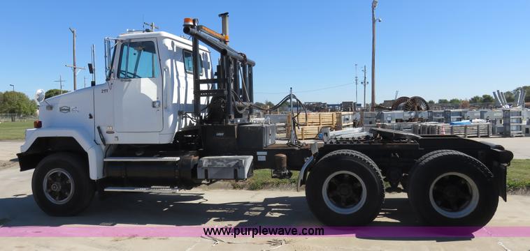 image for item L2328 1994 GMC Autocar semi truck