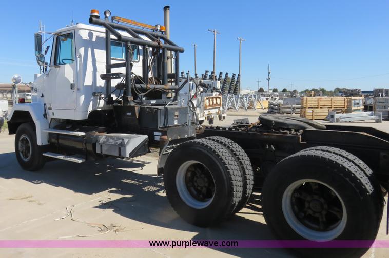 image for item L2328 1994 GMC Autocar semi truck