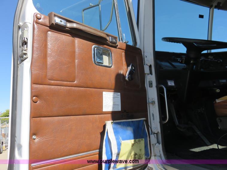 image for item L2328 1994 GMC Autocar semi truck