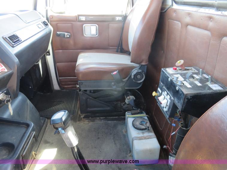 image for item L2328 1994 GMC Autocar semi truck