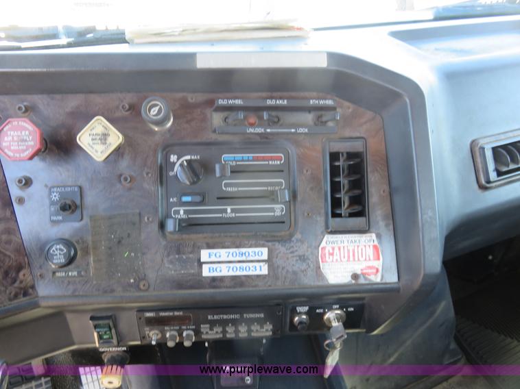 image for item L2328 1994 GMC Autocar semi truck