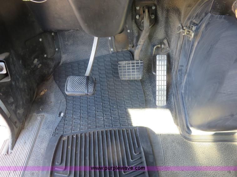 image for item L2328 1994 GMC Autocar semi truck