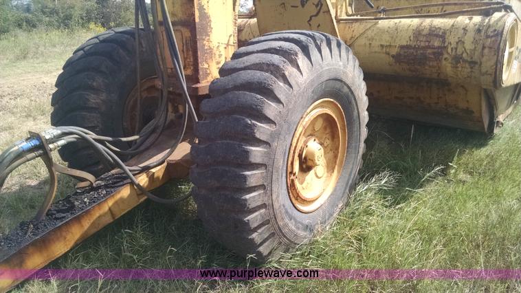 image for item L2755 Caterpillar 470 pull type scraper