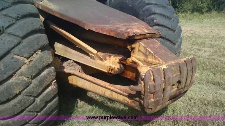 image for item L2755 Caterpillar 470 pull type scraper