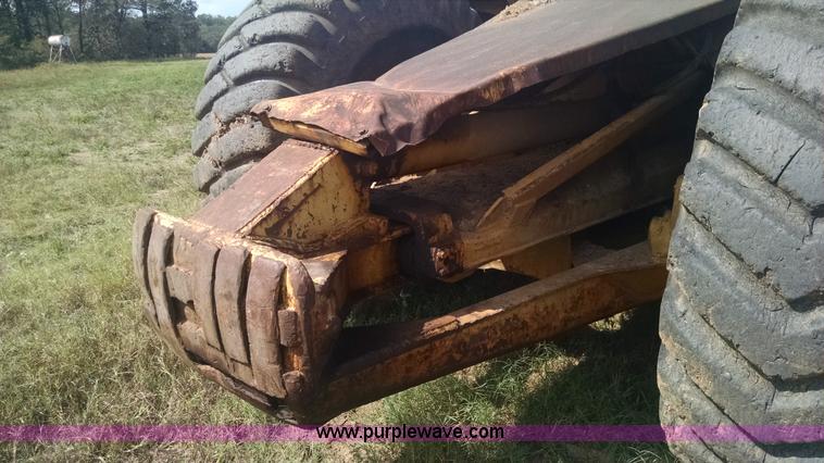 image for item L2755 Caterpillar 470 pull type scraper