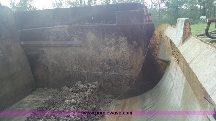 image for item L2755 Caterpillar 470 pull type scraper