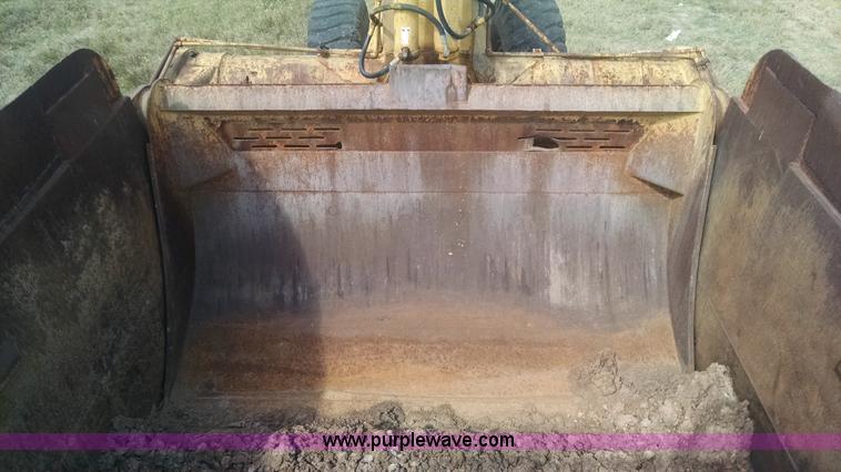 image for item L2755 Caterpillar 470 pull type scraper